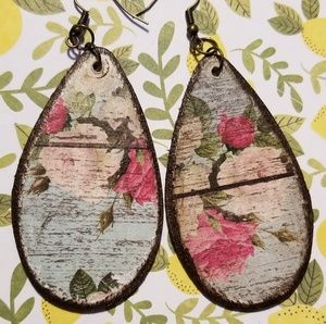 Flower wood earrings